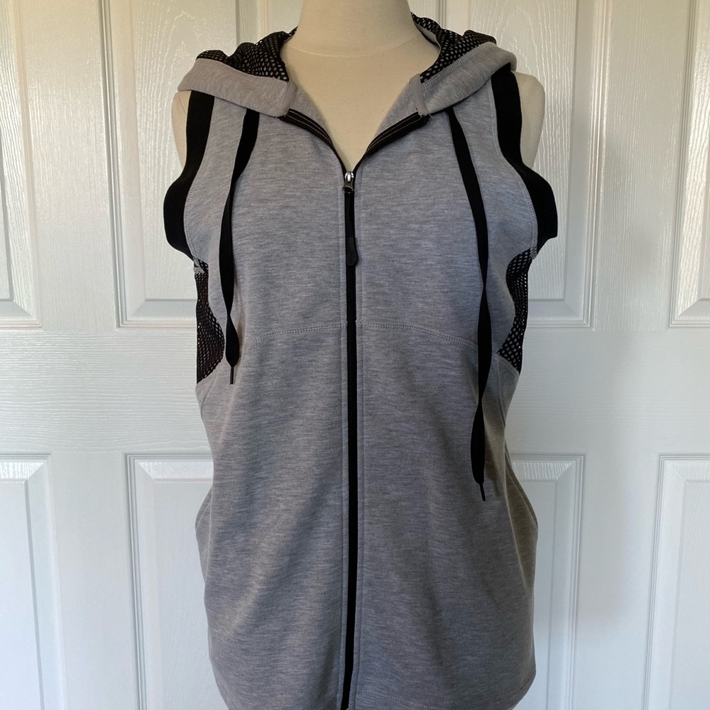Jockey vest with hood